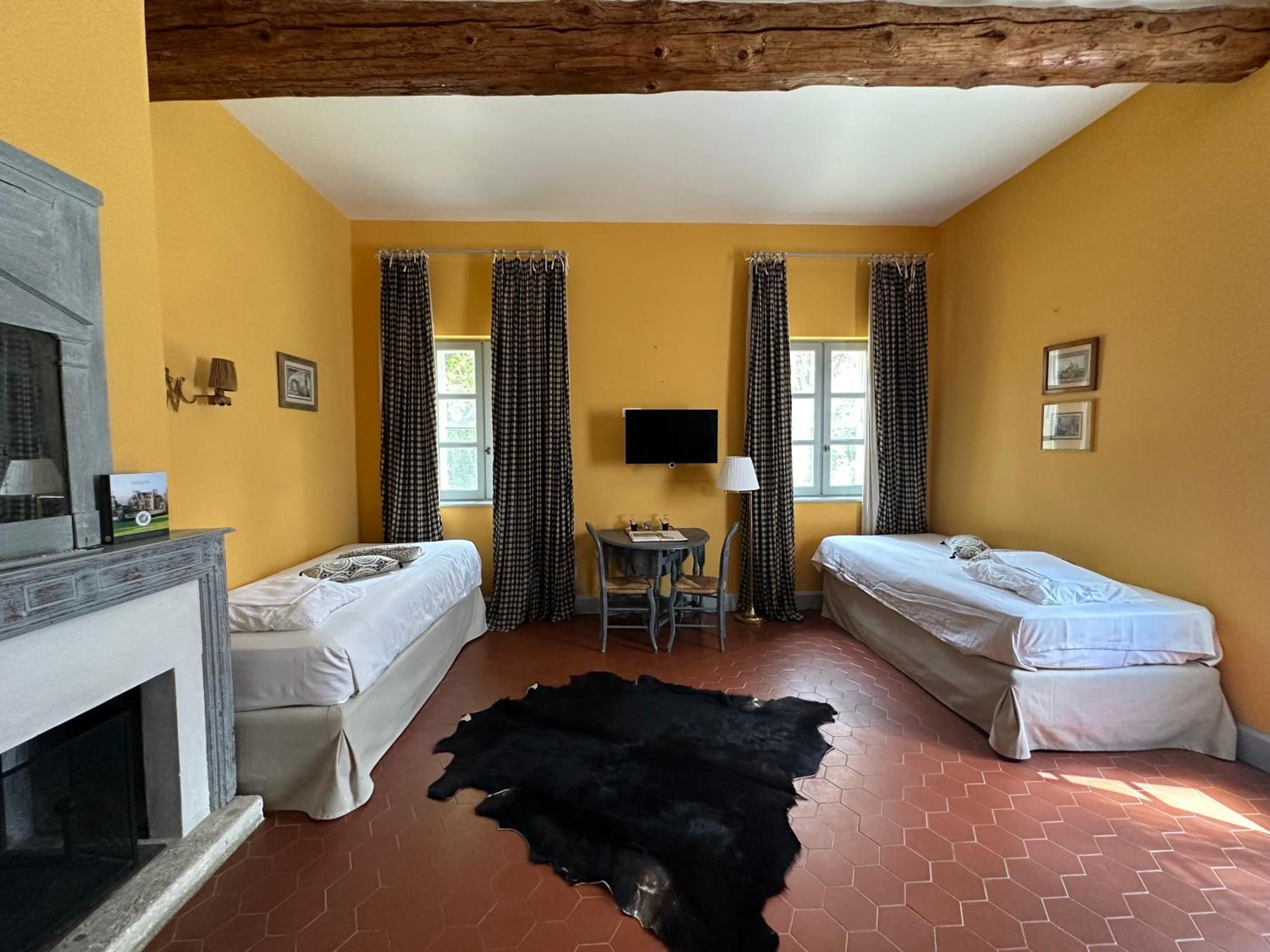 Le Mas De Peint - Hotel Et Restaurant Arlés Habitación foto