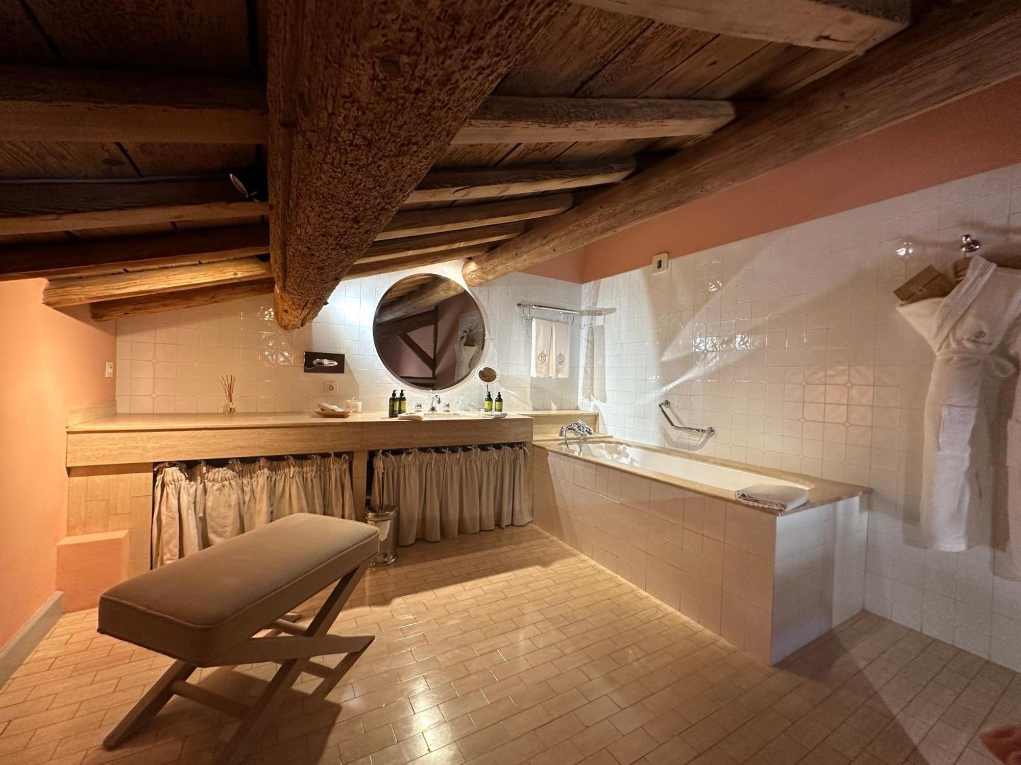 Le Mas De Peint - Hotel Et Restaurant Arlés Habitación foto