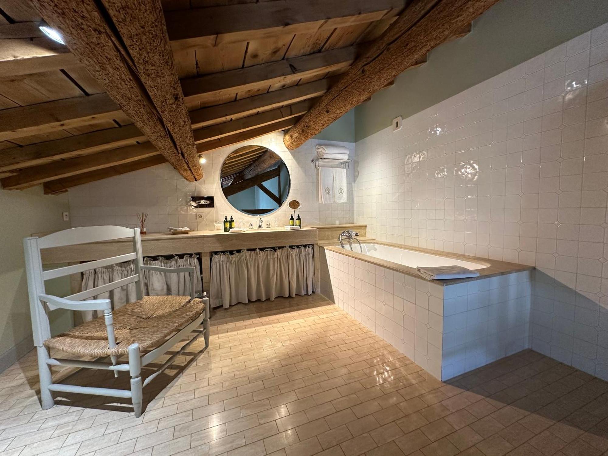 Le Mas De Peint - Hotel Et Restaurant Arlés Habitación foto